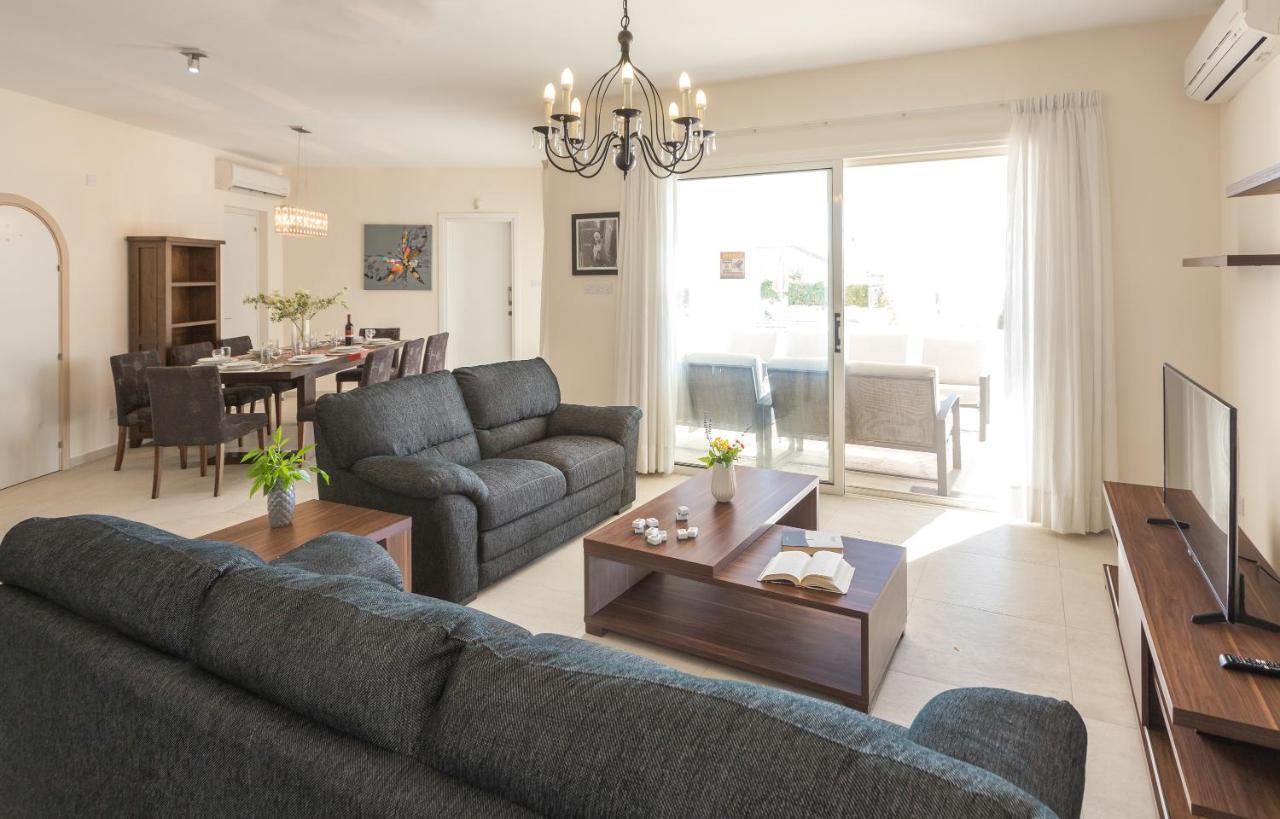 Resitour - Perneri Four Bedroom Villa Paphos 外观 照片