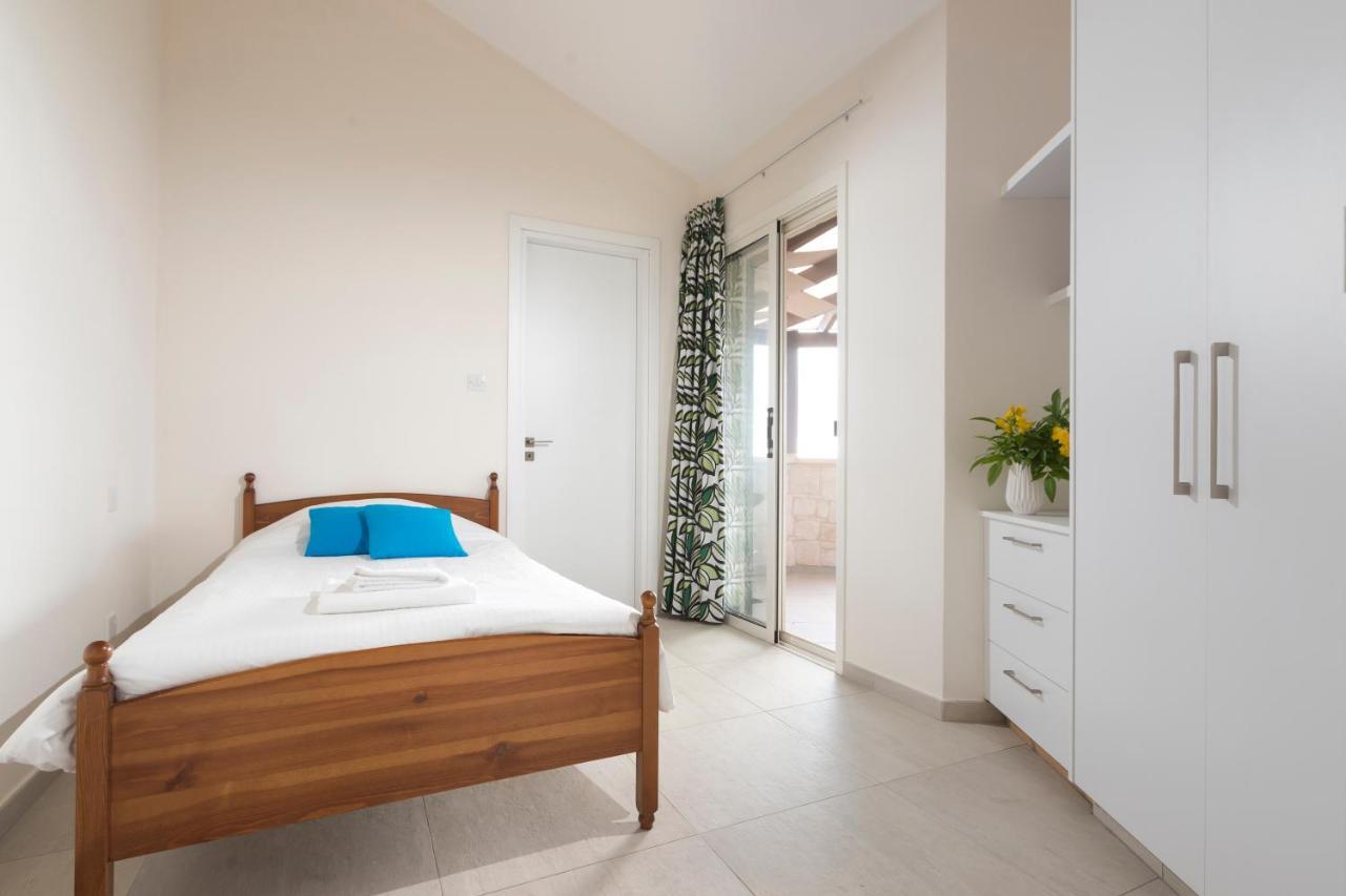 Resitour - Perneri Four Bedroom Villa Paphos 外观 照片